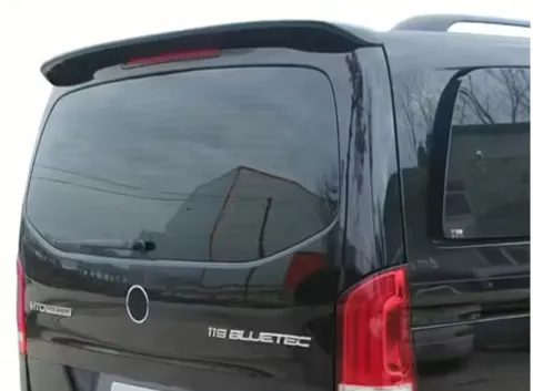 Takspoiler på en Mercedes Vito
