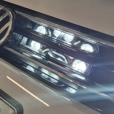 Ledljus i grillen på en VW