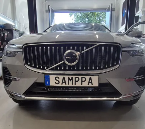 Volvo XC90 med SAMPPA-skylt